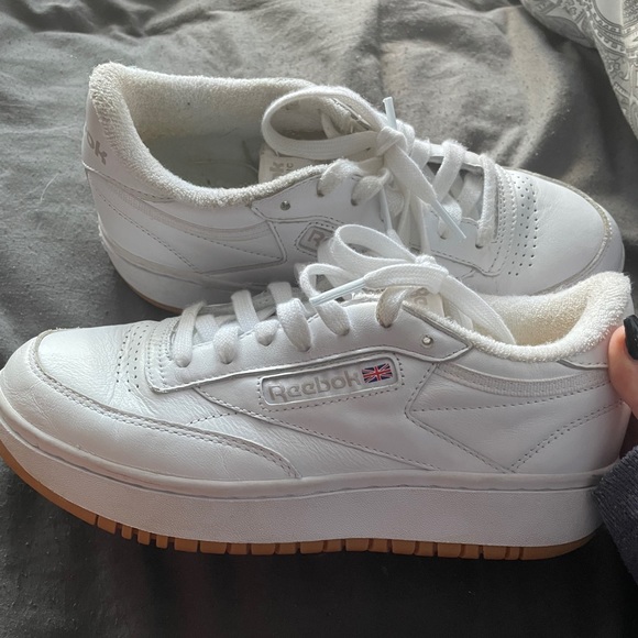 Reebok shoes! Barely worn! - Picture 2 of 3